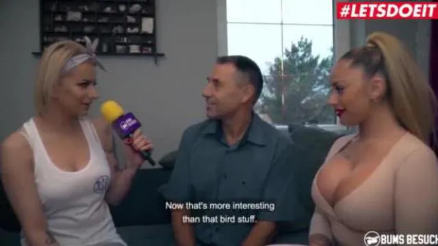 Jornalistas femininas fodem um gajo velho durante uma entrevista