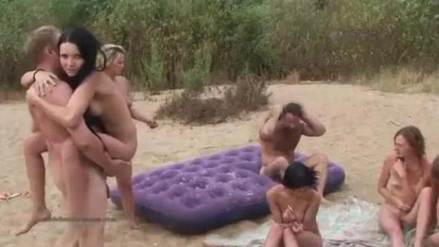 Russian people are fucking on the beach