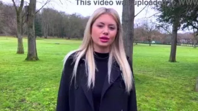 Blonde Friseurin zum ersten Mal bei einem Porno-Casting