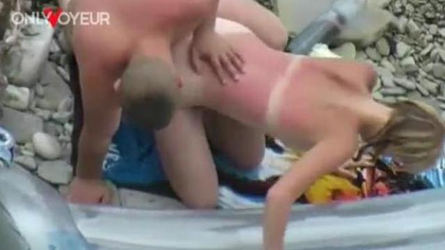 Lucky guy getting his dick sucked while sunbathing on air mattress